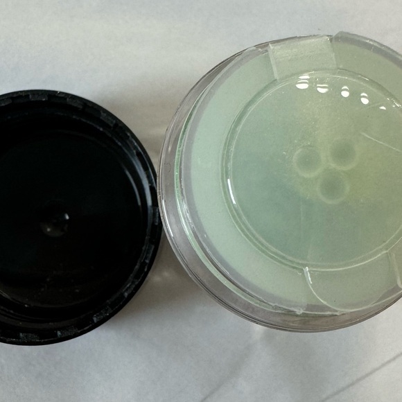 Younique Moodstruck Minerals Pigment Shimmer eyeshadow. Color is Empowered - Picture 2 of 4